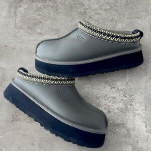 UGG Tazz Ultra Matte Seaweed Shearling Lined Platform Mules Size 8